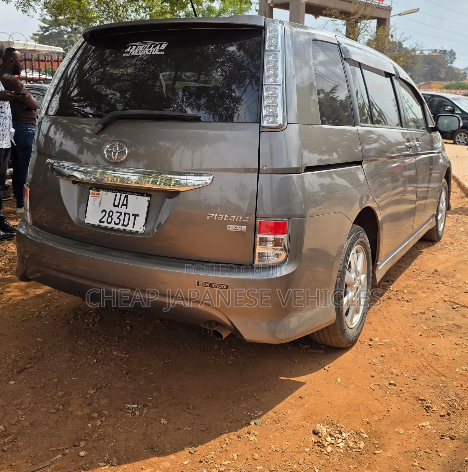 Toyota ISIS 2012 Beige