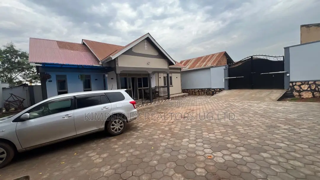 3bdrm House in Division A for sale