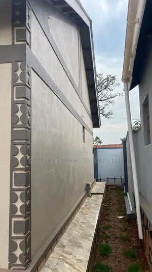 3bdrm House in Division A for sale
