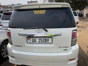 Toyota Rumion 2024 White