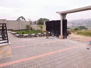 3bdrm Bungalow in Seeta-Namilyango Rd, Goma for sale