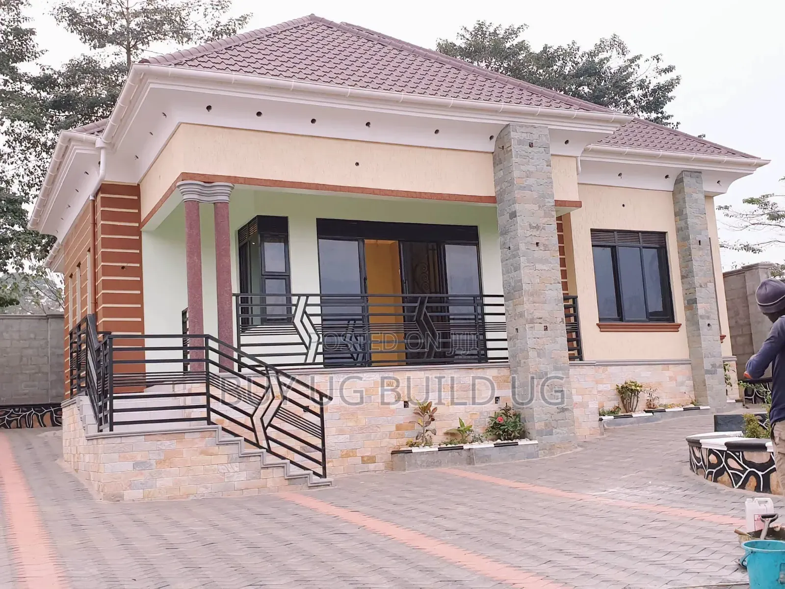 3bdrm Bungalow in Seeta-Namilyango Rd, Goma for sale