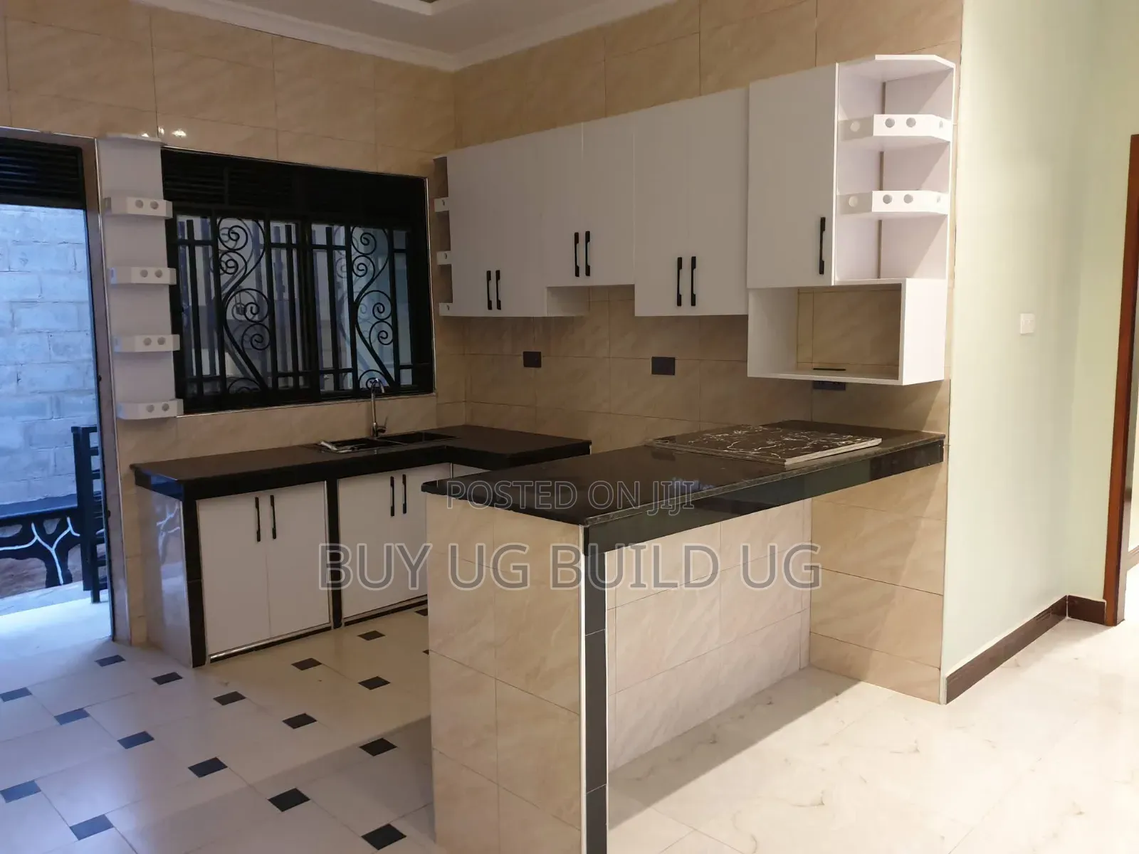 3bdrm Bungalow in Seeta-Namilyango Rd, Goma for sale
