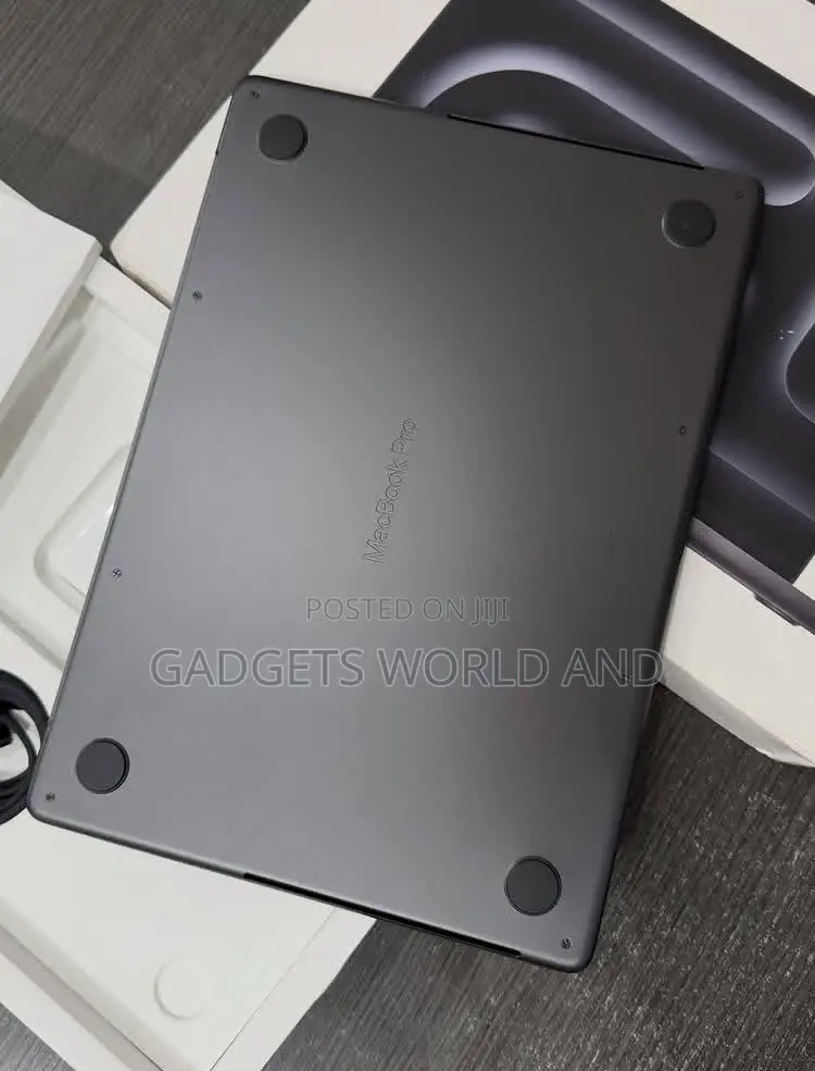 New Laptop Apple MacBook Pro 16GB Apple M5 SSD 512GB