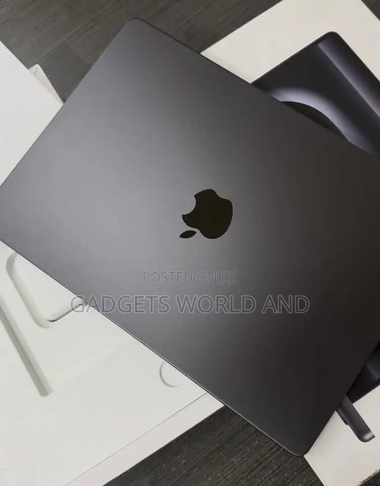 New Laptop Apple MacBook Pro 16GB Apple M5 SSD 512GB