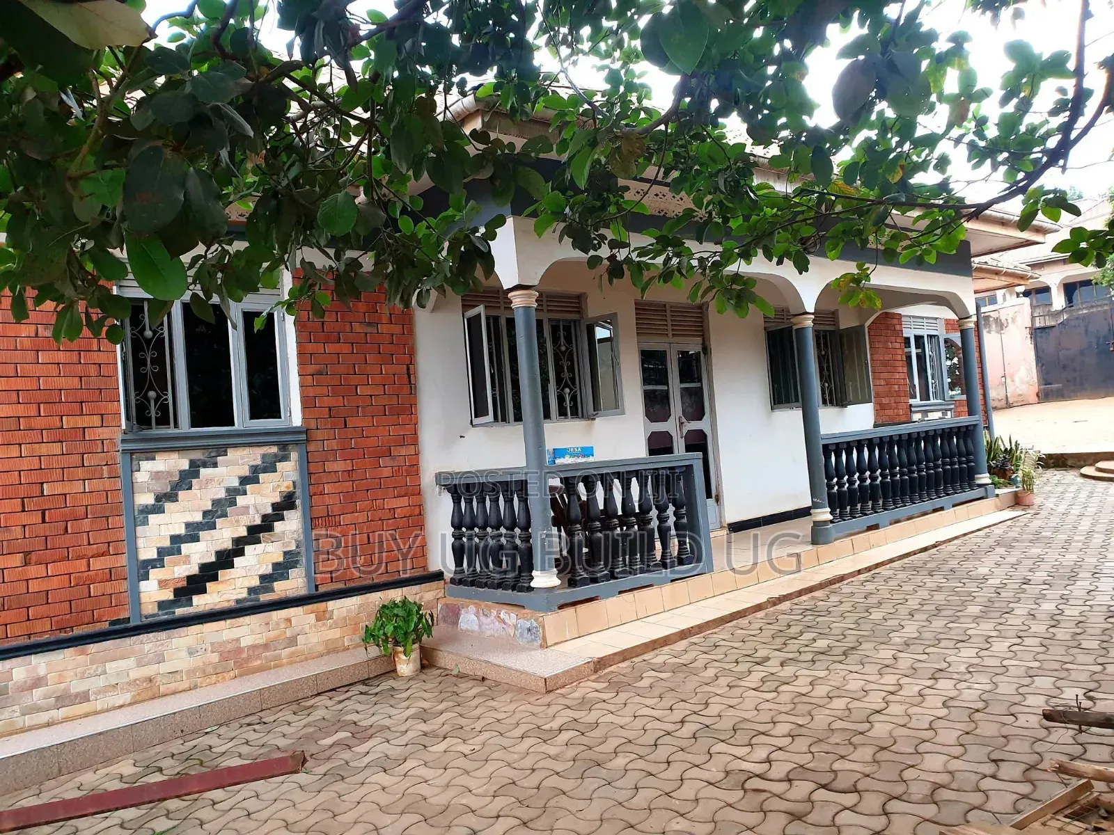 5bdrm Bungalow in Seeta-Lumuli, Goma for sale