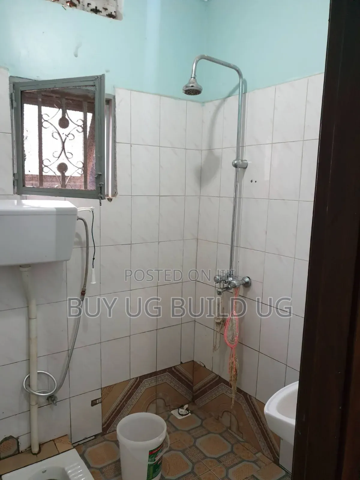 5bdrm Bungalow in Seeta-Lumuli, Goma for sale