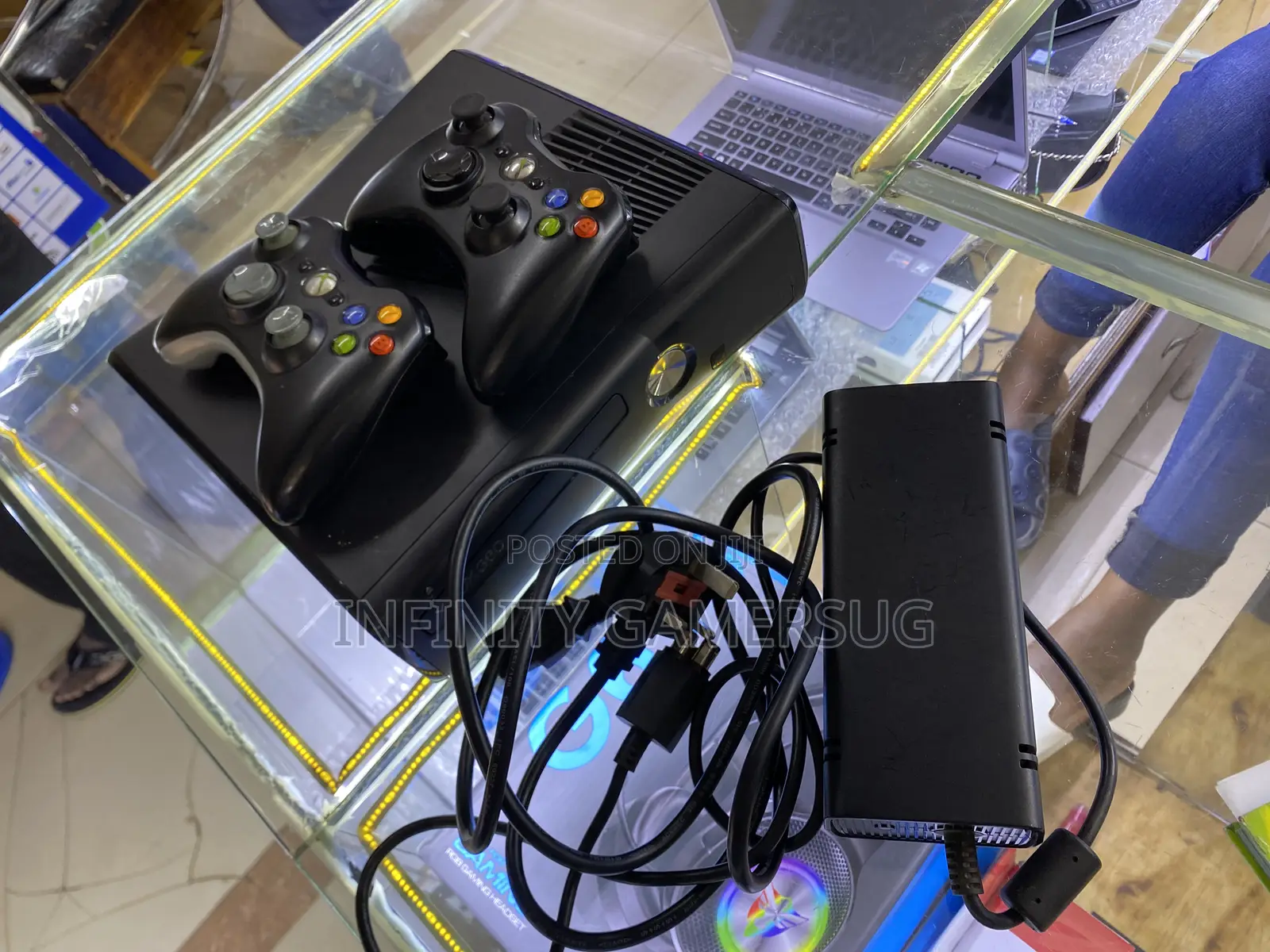 Xbox 360 Slim With 20games
