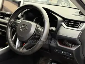 Toyota RAV4 XLE Premium 2021 White