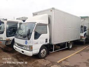 Mitsubishi Trucks 2005 White