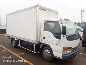 Mitsubishi Trucks 2005 White