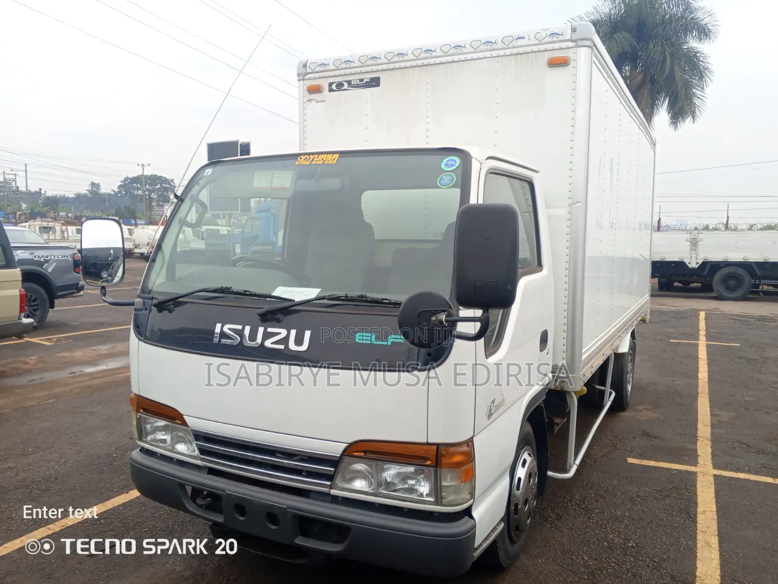 Mitsubishi Trucks 2005 White