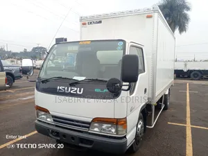 Mitsubishi Trucks 2005 White