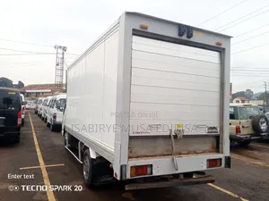 Mitsubishi Trucks 2005 White