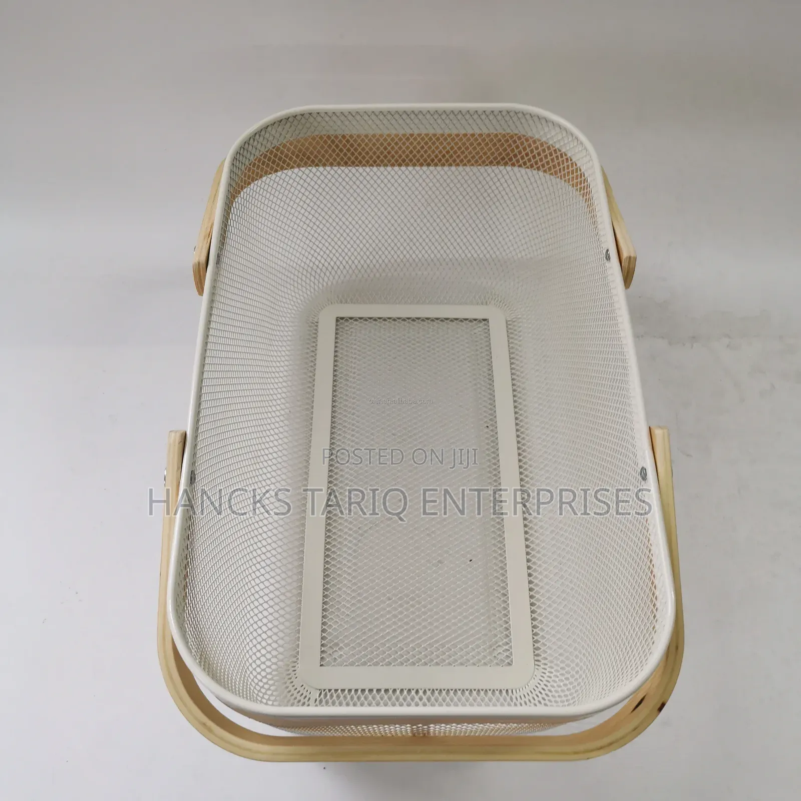 Nordic-Style Metal Mesh Storage Basket With Wooden Handles
