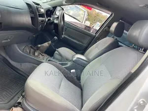 Toyota Hilux 2012 White