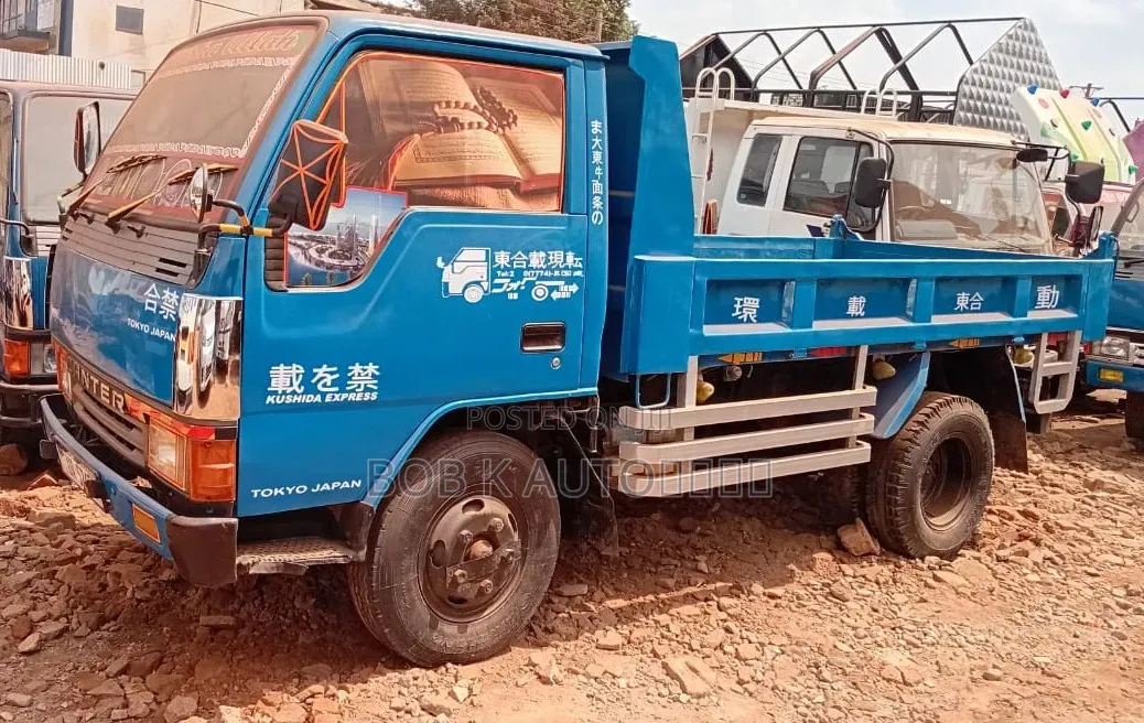 Mitsubishi Canter Tipper