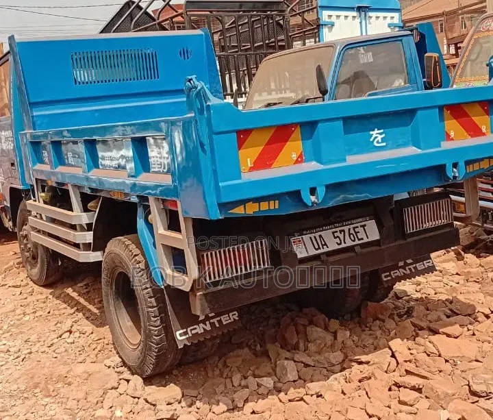 Mitsubishi Canter Tipper