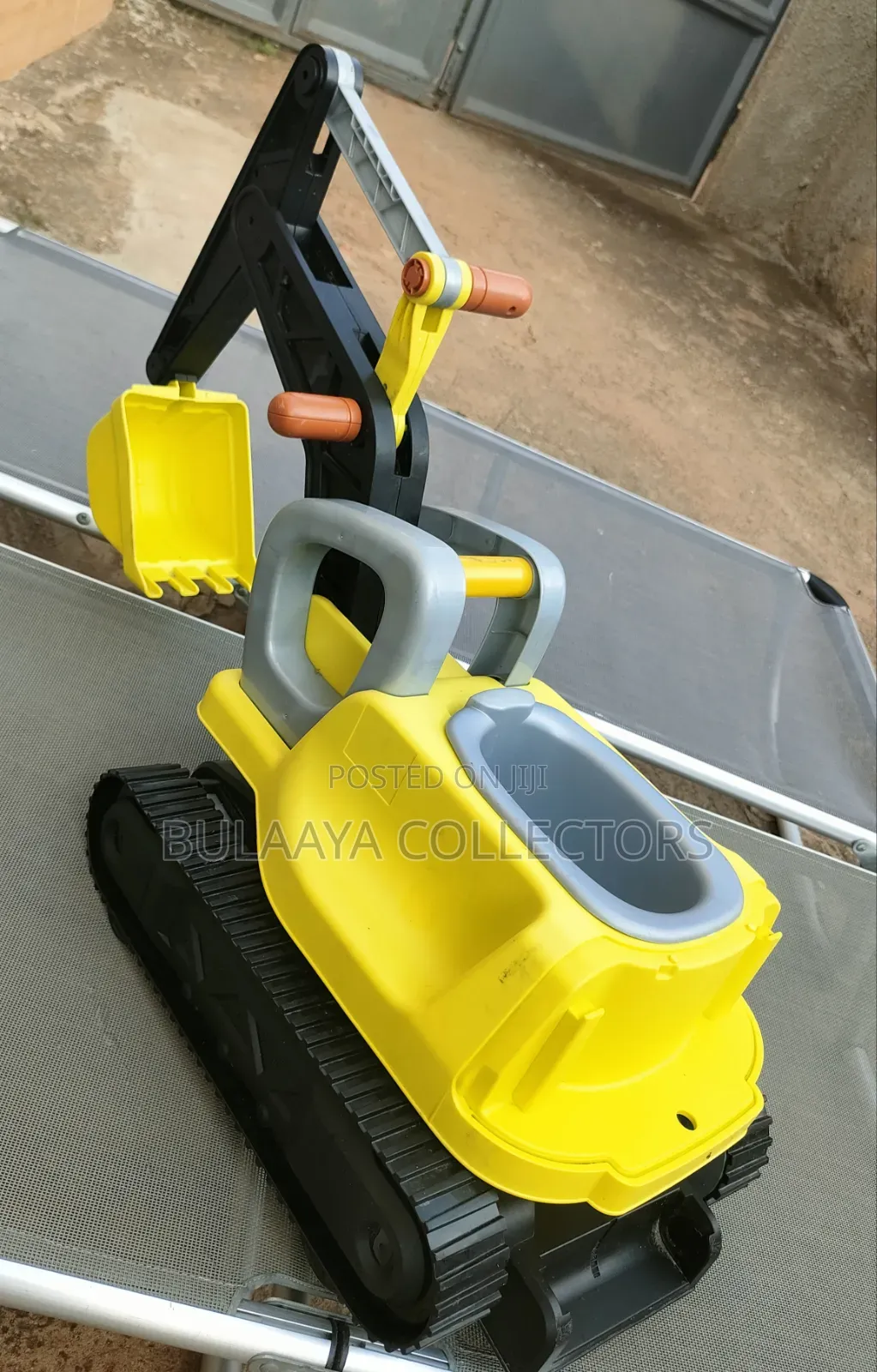 UK Used Yellow and Black Children's Ride-on Excavator Toy.