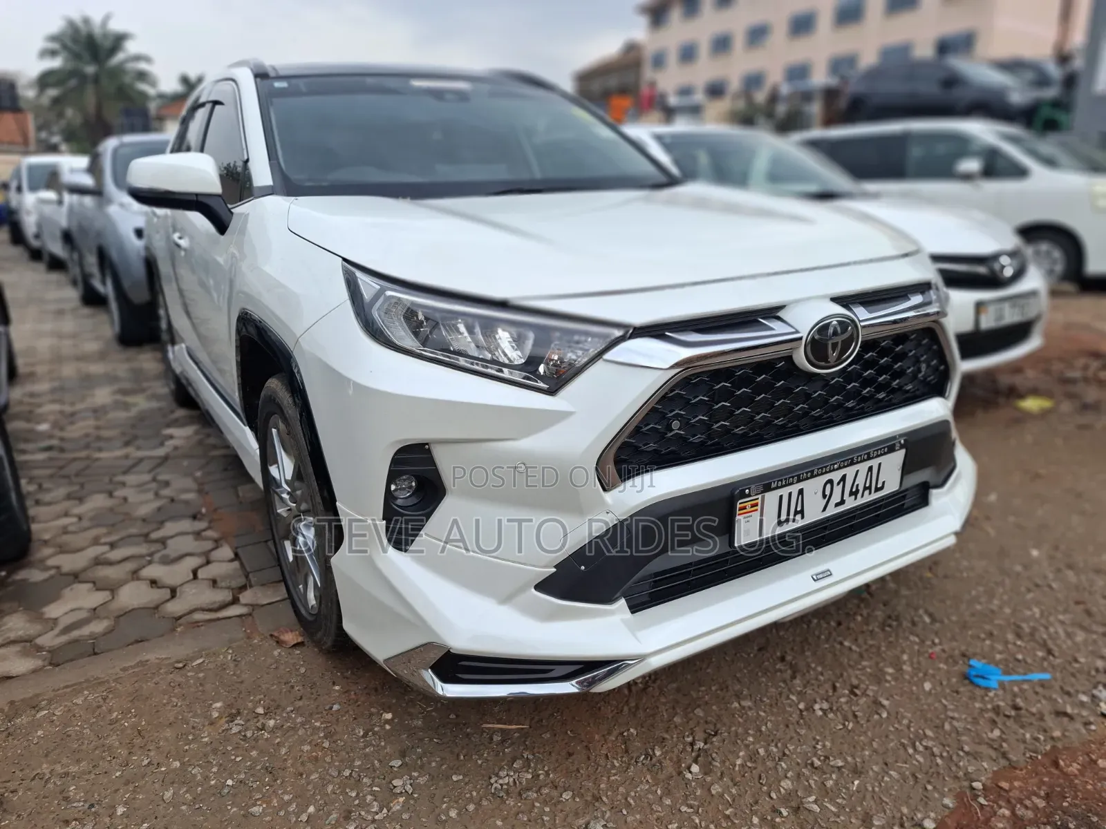 Toyota RAV4 2021 White