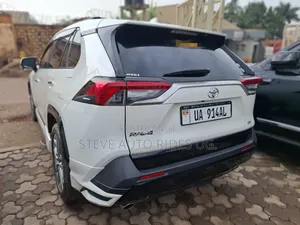 Toyota RAV4 2021 White