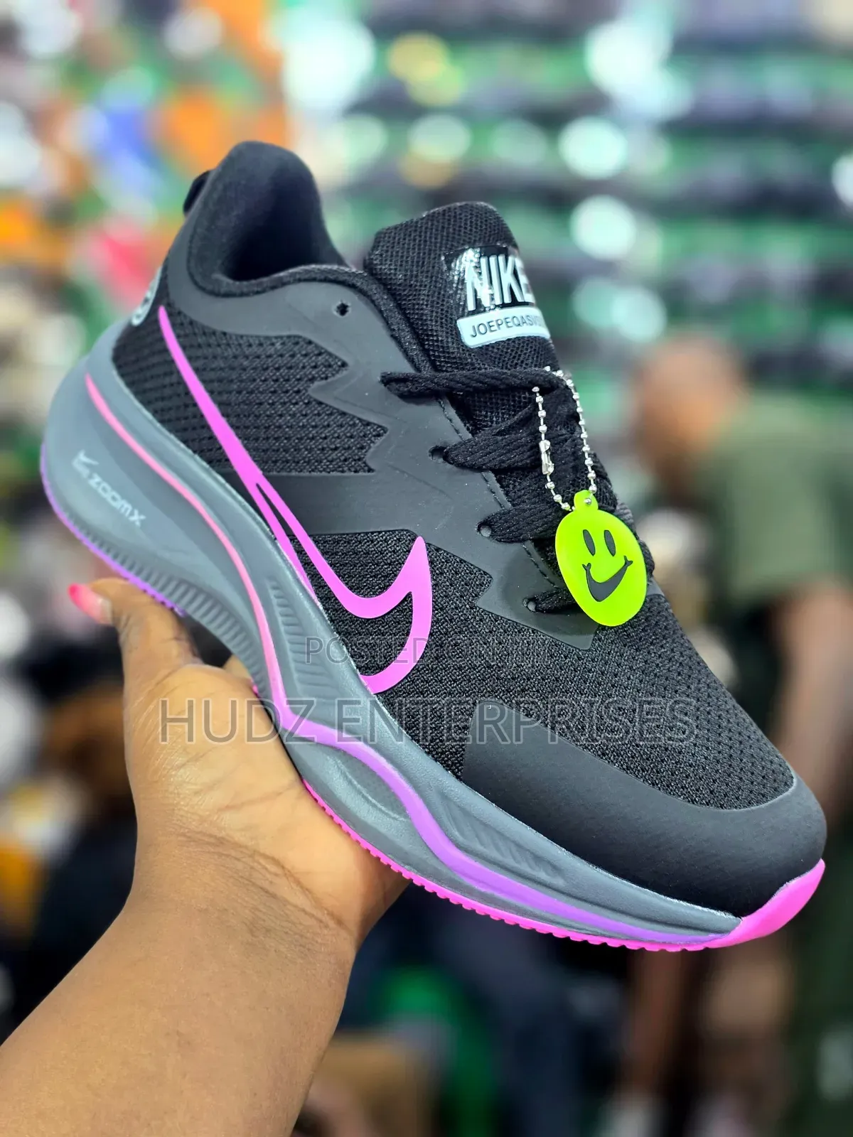 Smart Nike Sneaker