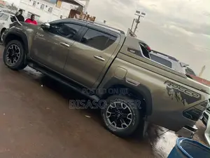 Toyota Hilux 2016 Green