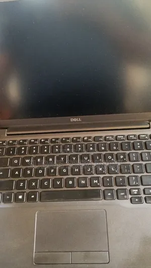 Laptop Dell Latitude 7400 8GB Intel Core i7 HDD+SSD 320GB