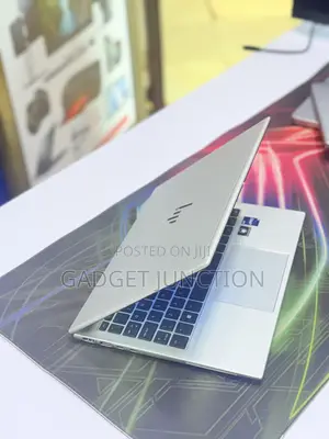 New Laptop HP EliteBook 830 G9 16GB Intel Core i5 SSD 512GB