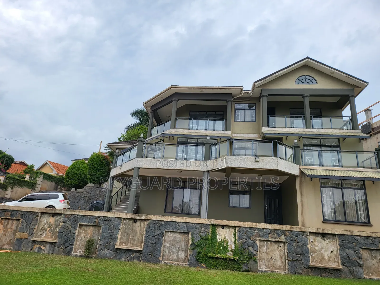 6bdrm Mansion in Munyonyo Road, Central Division for rent
