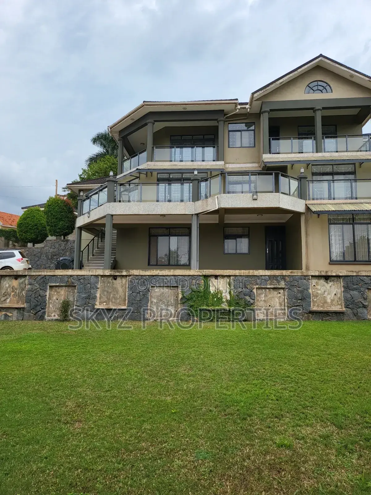 6bdrm Mansion in Munyonyo Road, Central Division for rent