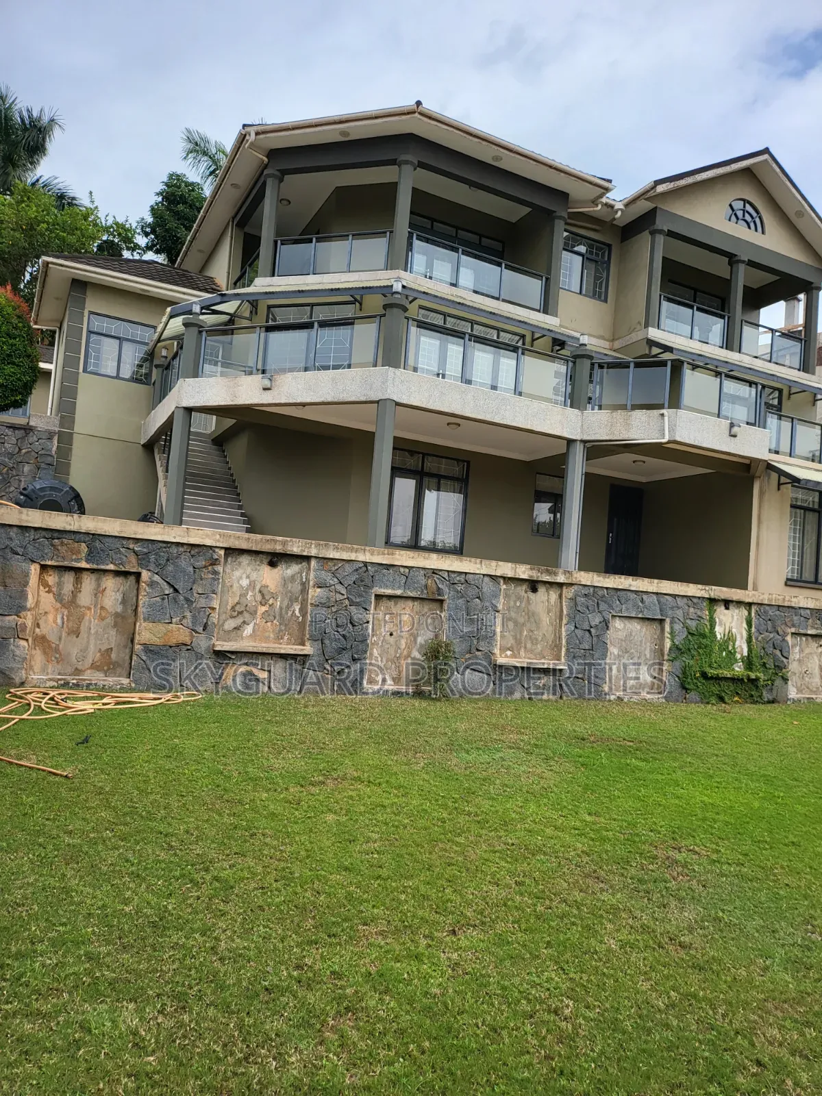 6bdrm Mansion in Munyonyo Road, Central Division for rent