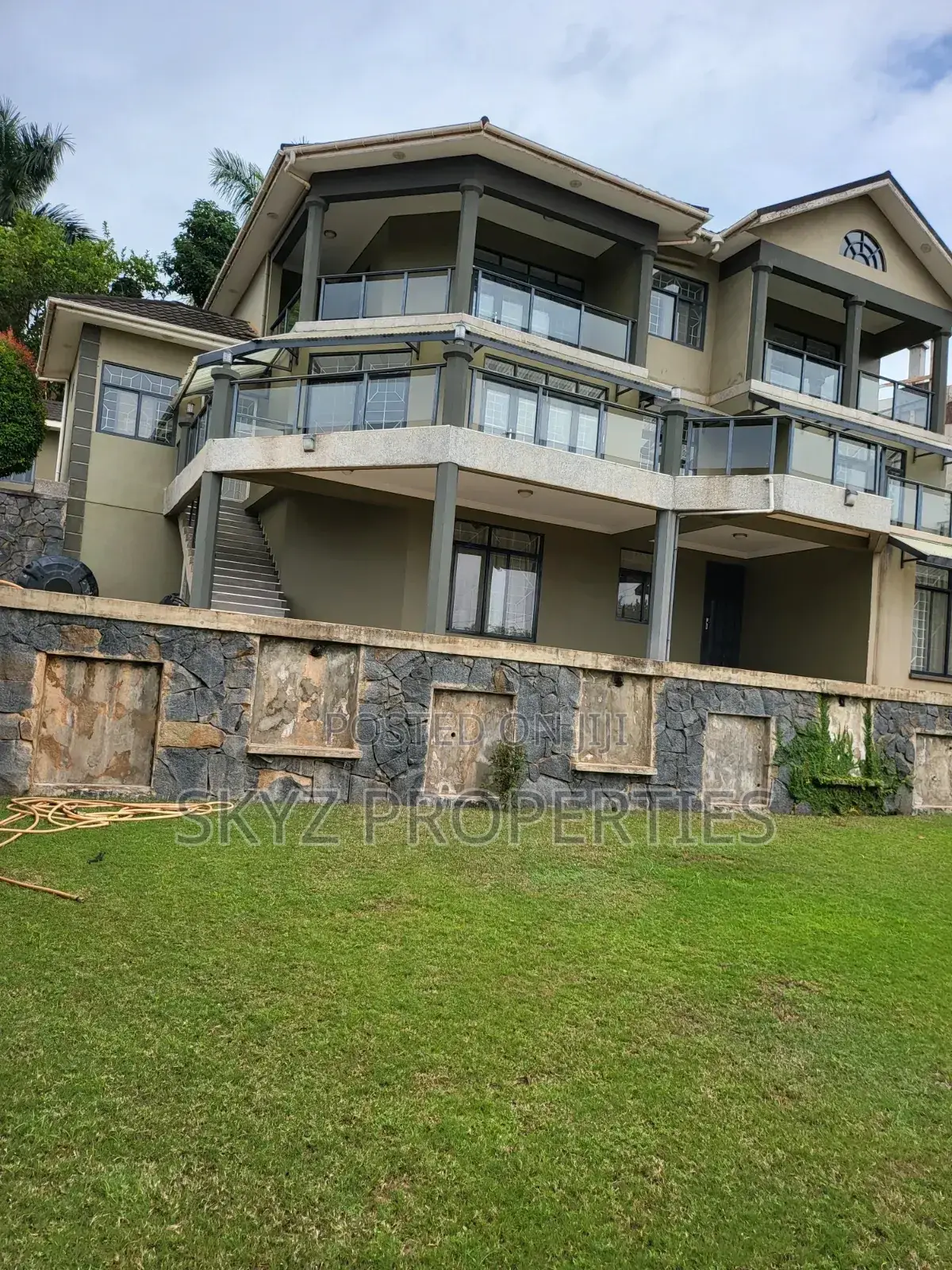 6bdrm Mansion in Munyonyo Road, Central Division for rent
