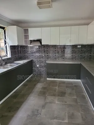 6bdrm Mansion in Munyonyo Road, Central Division for rent