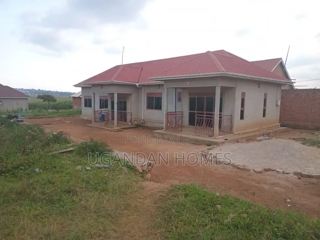 5bdrm Bungalow in Hosana Estate, Ssisa for sale