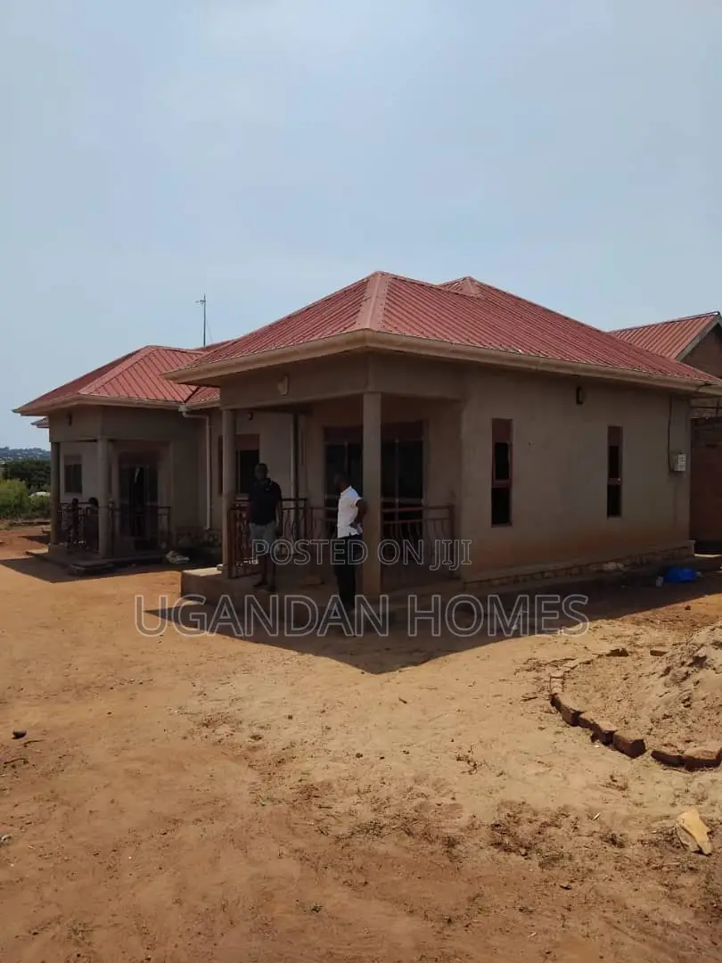 5bdrm Bungalow in Hosana Estate, Ssisa for sale