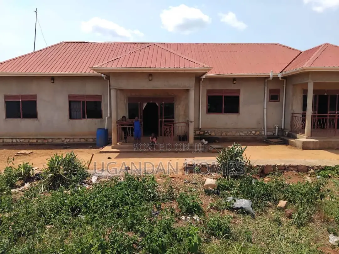 5bdrm Bungalow in Hosana Estate, Ssisa for sale