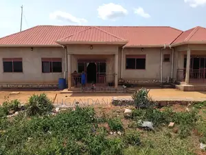 5bdrm Bungalow in Hosana Estate, Ssisa for sale