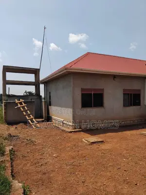 5bdrm Bungalow in Hosana Estate, Ssisa for sale