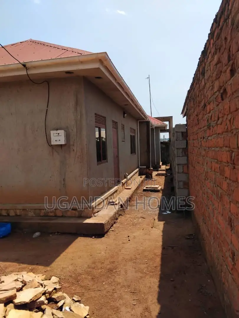 5bdrm Bungalow in Hosana Estate, Ssisa for sale