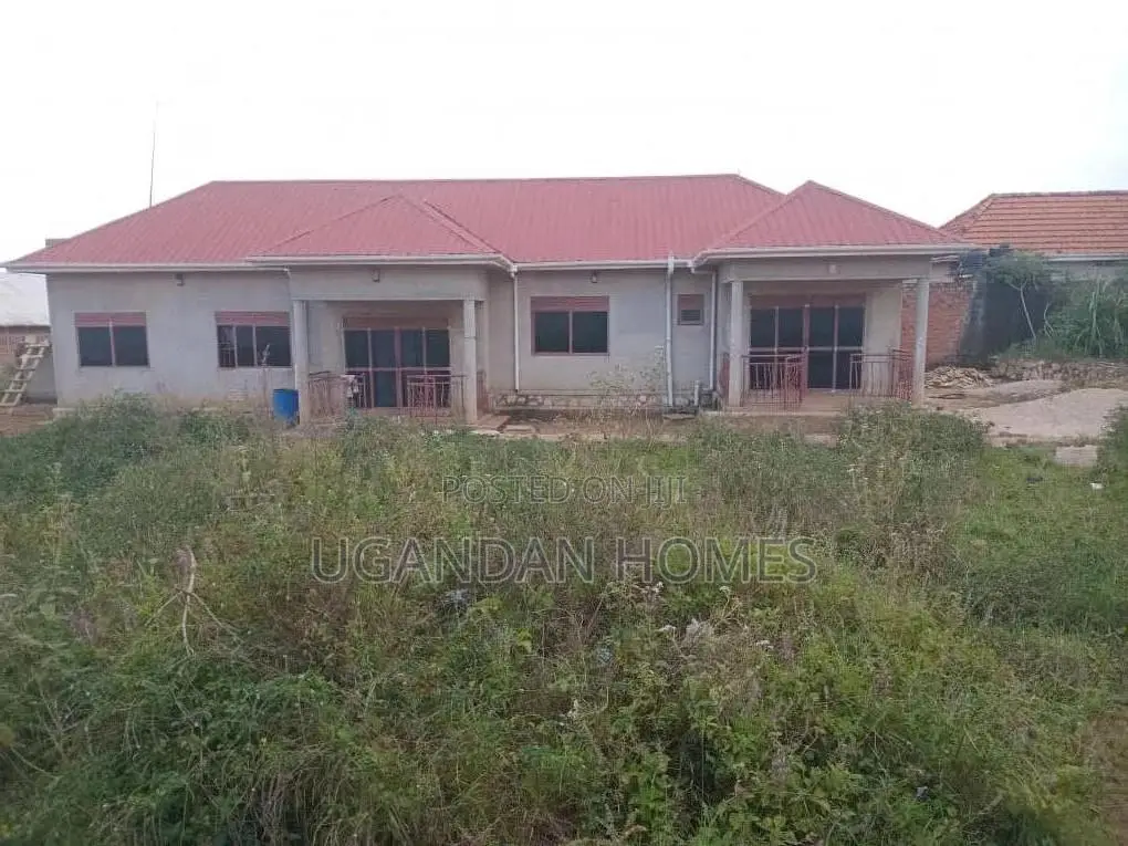 5bdrm Bungalow in Hosana Estate, Ssisa for sale