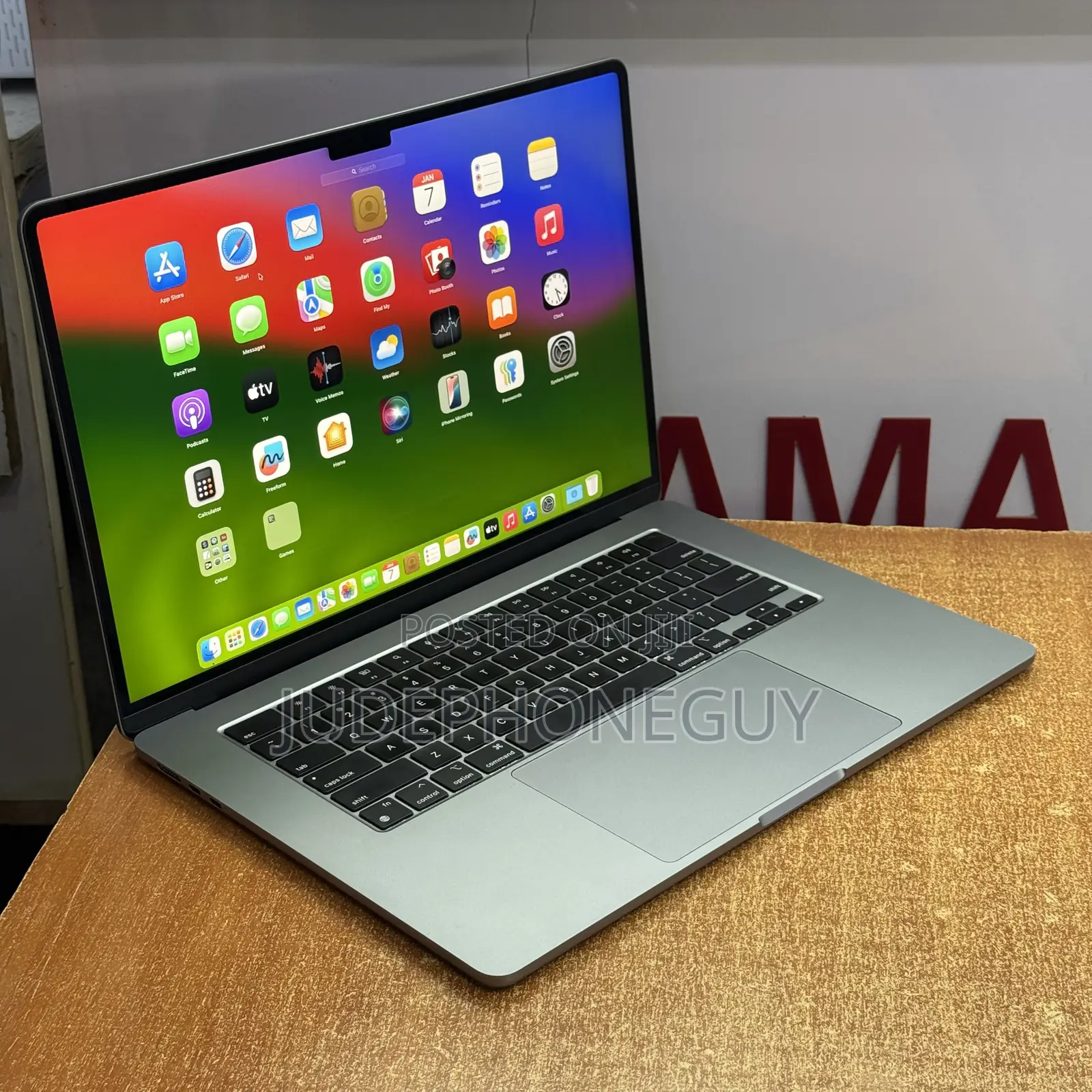 Laptop Apple MacBook Air 2024 M3 8GB Apple M3 SSD 256GB