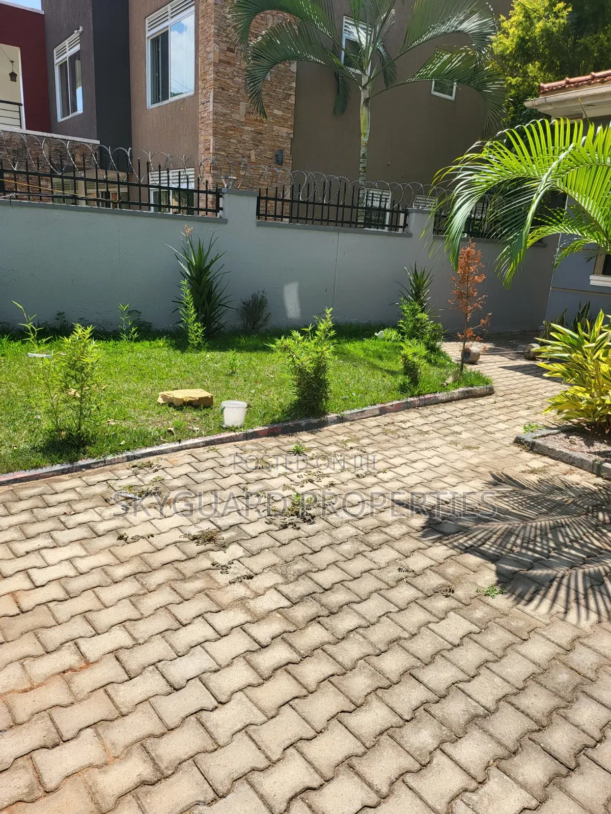 5bdrm House in Muyenga Bukasa Road, Central Division for rent