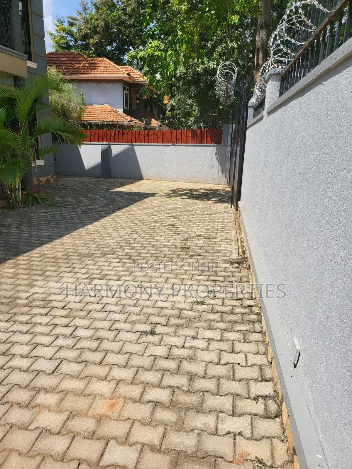 5bdrm House in Muyenga Bukasa Road, Central Division for rent