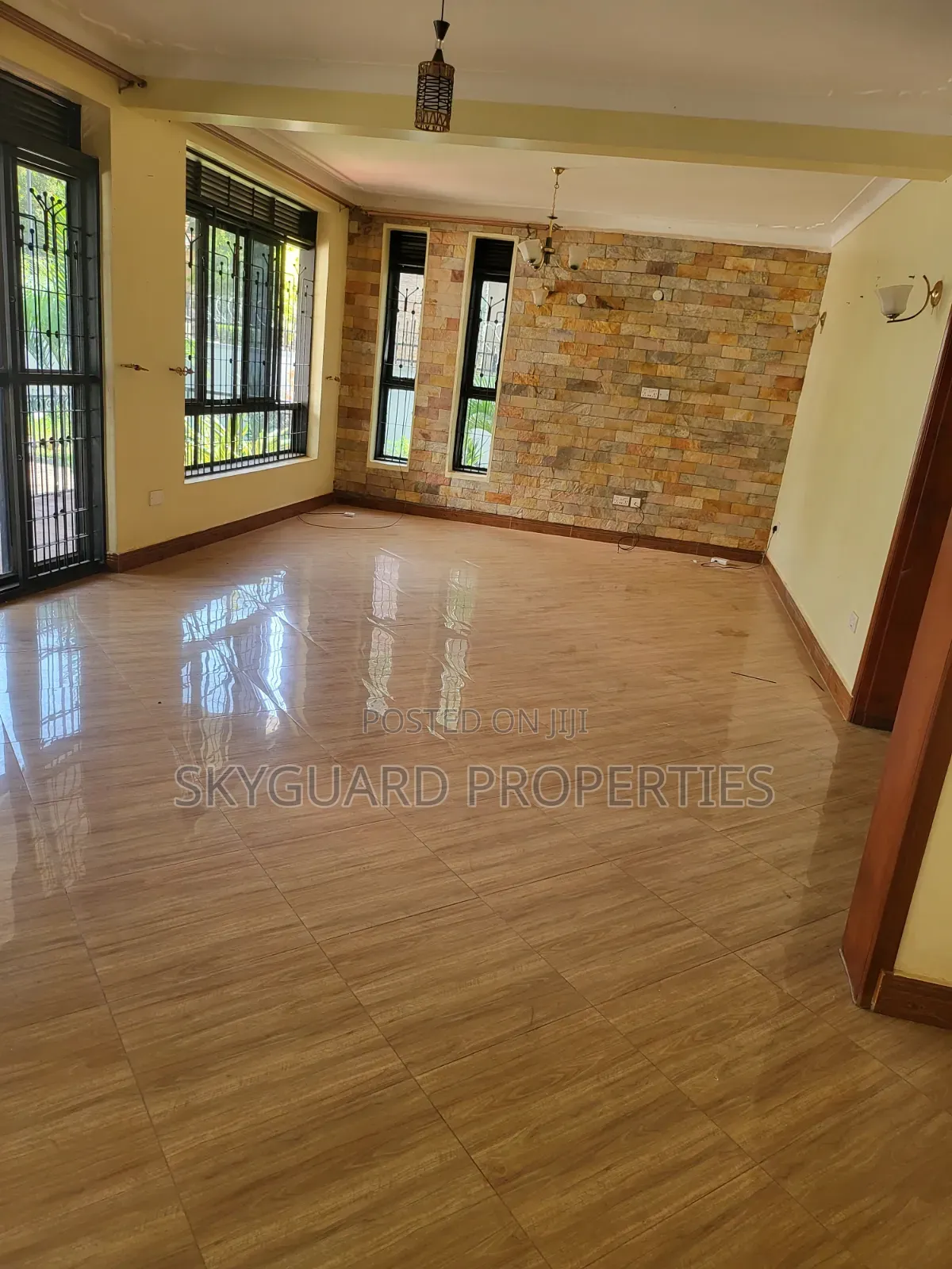 5bdrm House in Muyenga Bukasa Road, Central Division for rent
