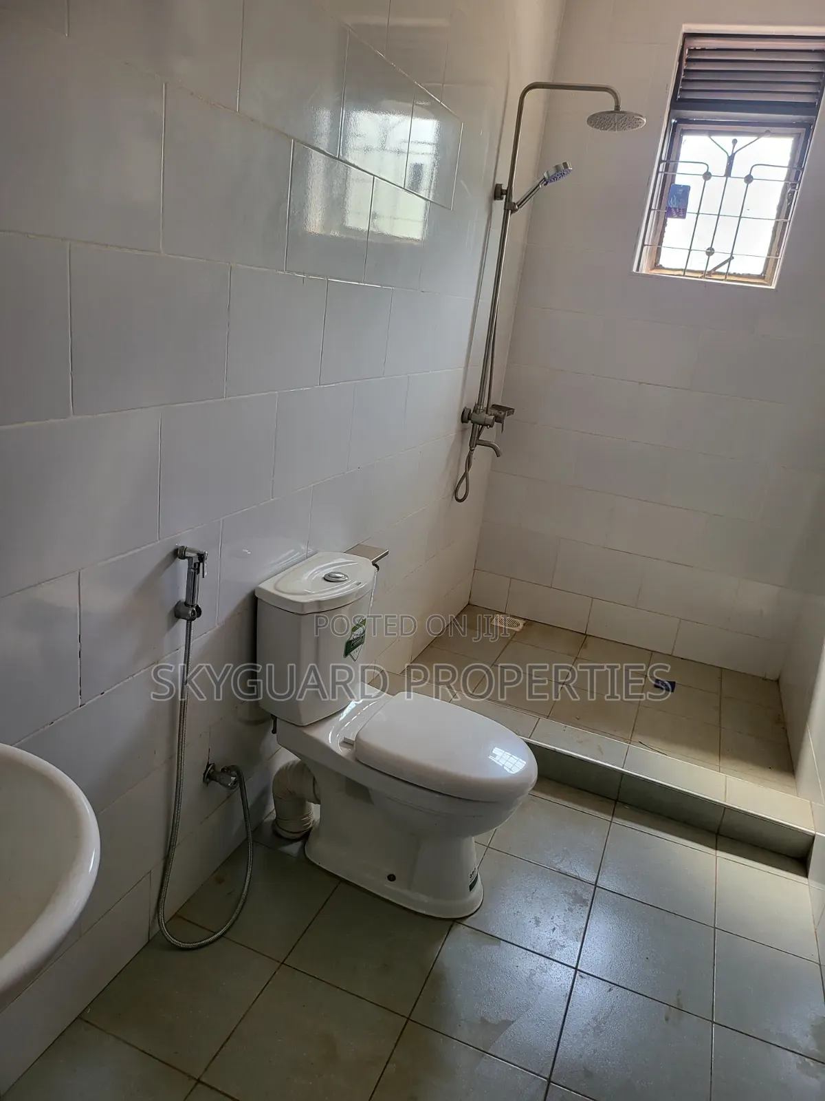 5bdrm House in Muyenga Bukasa Road, Central Division for rent