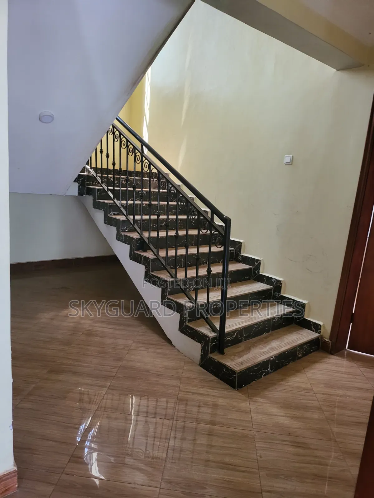 5bdrm House in Muyenga Bukasa Road, Central Division for rent