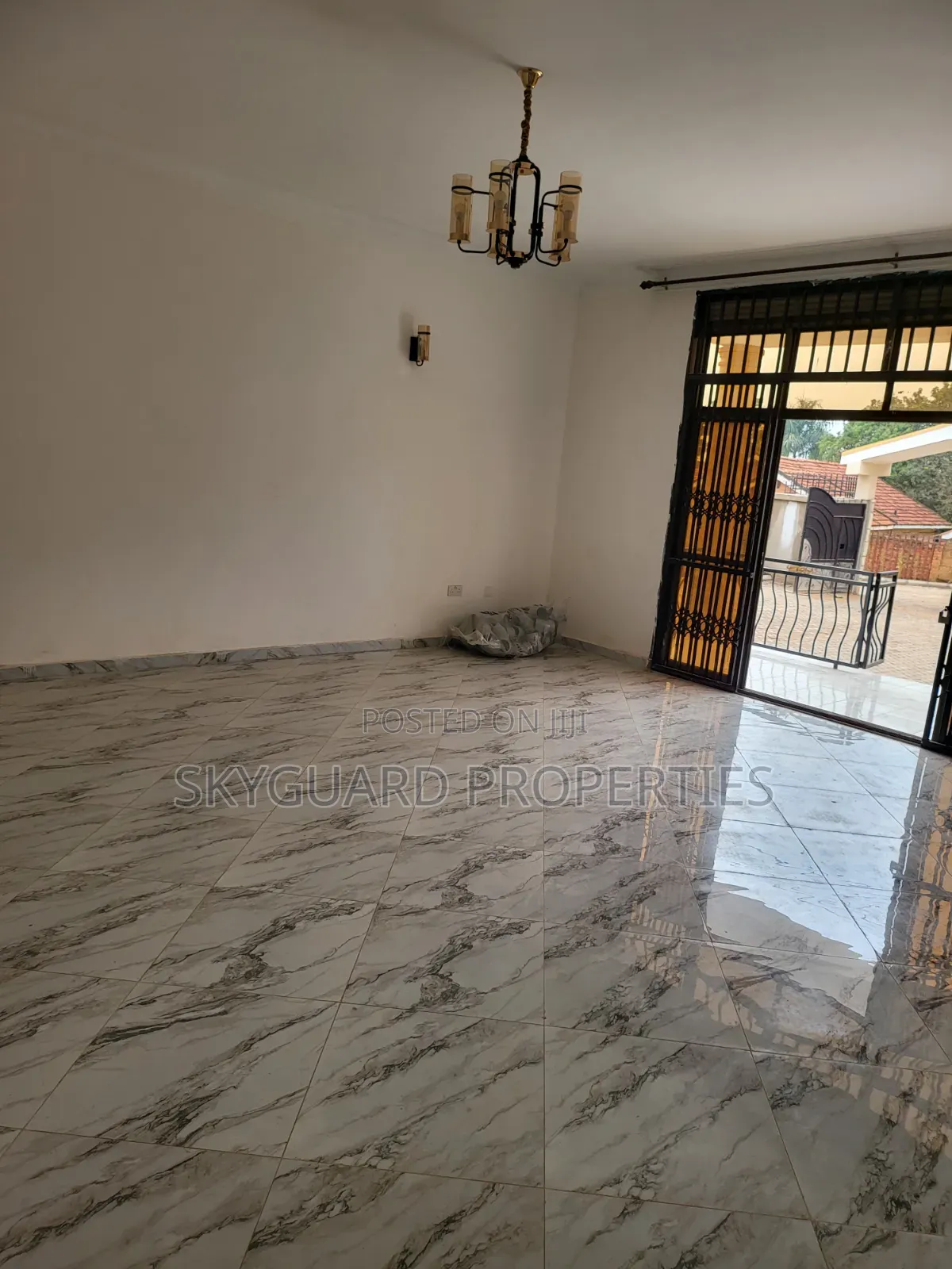 5bdrm Mansion in Bunga Kalungu, Central Division for rent