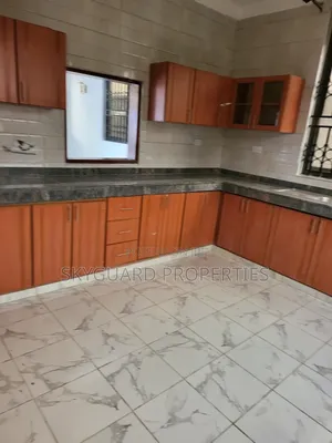 5bdrm Mansion in Bunga Kalungu, Central Division for rent