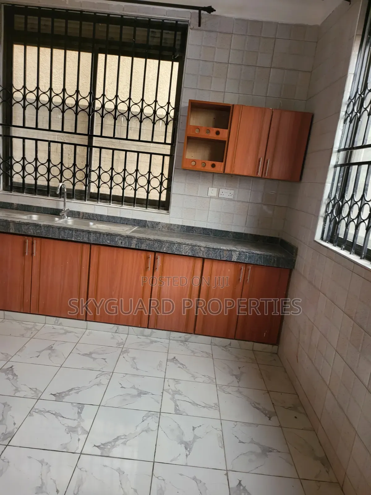 5bdrm Mansion in Bunga Kalungu, Central Division for rent